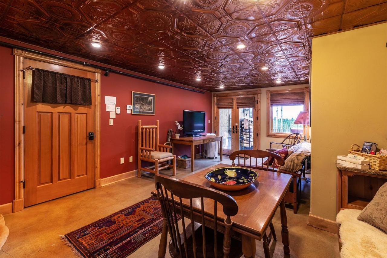 Talus Rock Retreat Lodge
