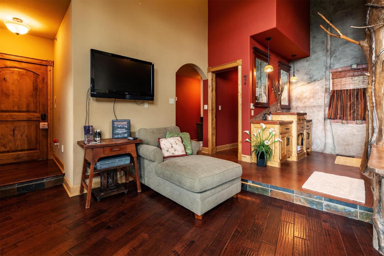 Talus Rock Retreat Lodge Sandpoint